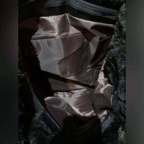 NWOT Chic Faux Rabbit Fur Large Shoulder Bag Purse Color Black - Picture 6 of 8